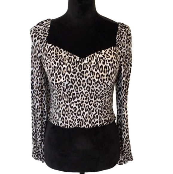 Sincerely Jules leopard print top with built in bra. Women’s size small. ❗️NWT - Picture 1 of 16
